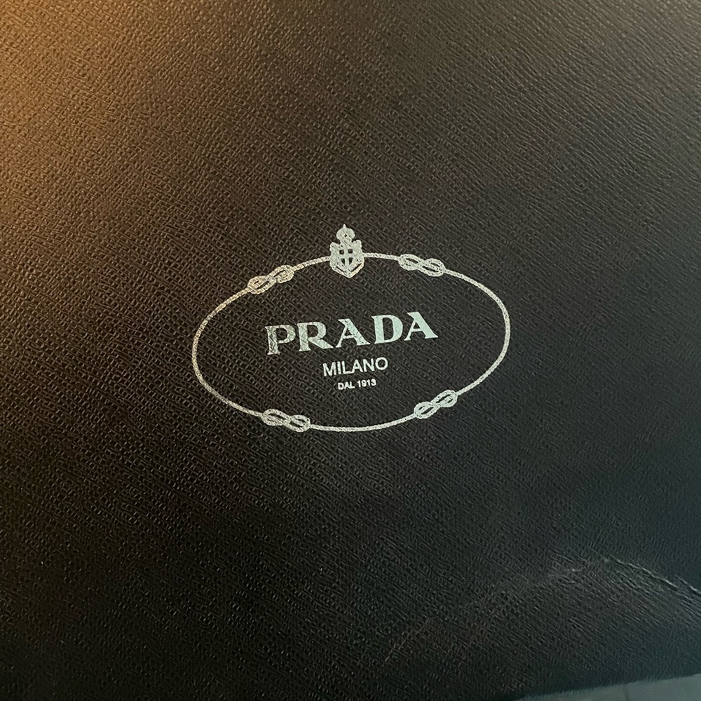 Prada heels! - Picture 2 of 5